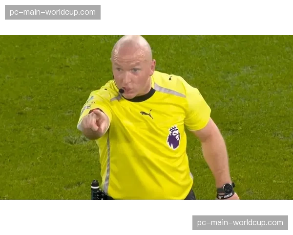 观点:VAR再次成为焦点,马奎尔手球未判引争议,曼联遭淘汰 观点:VAR再次成为焦点,马奎尔手球未判引争议,曼联遭淘汰