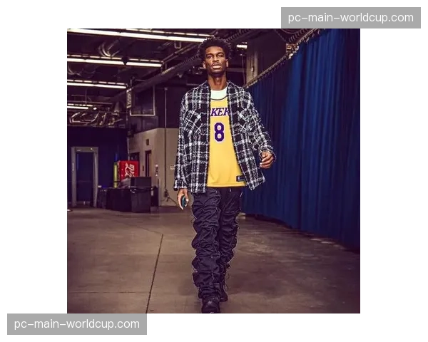 消息:亚历山大突破生涯2000分大关,本赛季总得分领跑联盟 消息:亚历山大突破生涯2000分大关,本赛季总得分领跑联盟