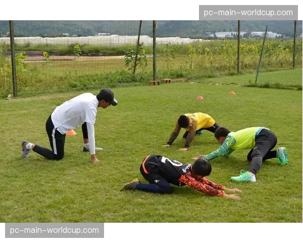 都灵俱乐部青训营开放日，数百名小球员参加选拔